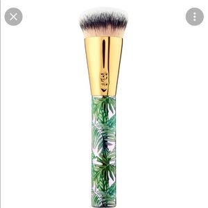 New Tarte founcealer foundation brush
